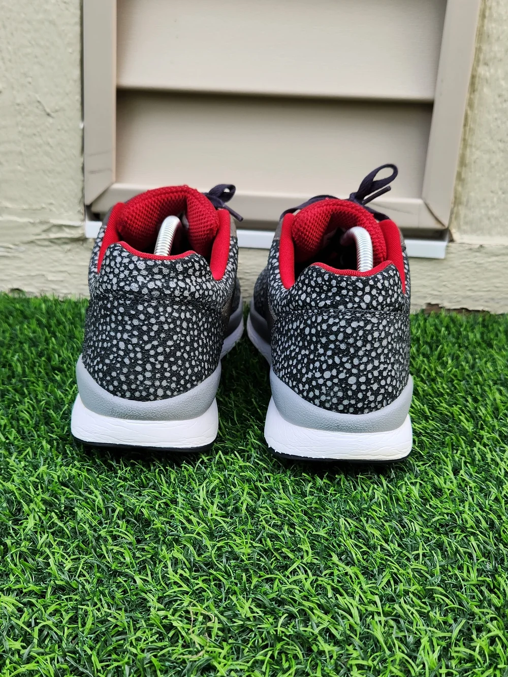 Nike Air Max Safari 371740_016 Anthracite Sneakers Men's Size 11 Black Gray Red